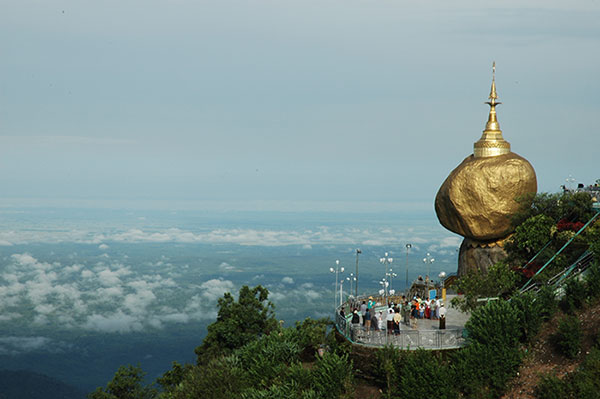 เจดีย์ Kyaikhtiyo Pagoda พม่า