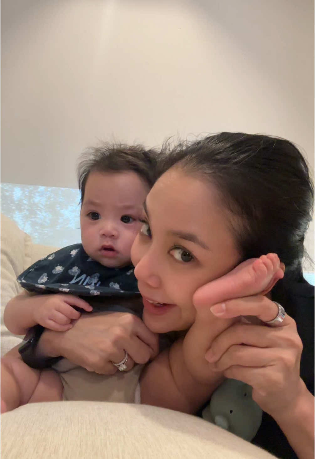 Aerin Y. Bencharongkul ☎️ call me maybeeee  อคิณเบญจรงคกุล คิณลูกแม่แอริน....