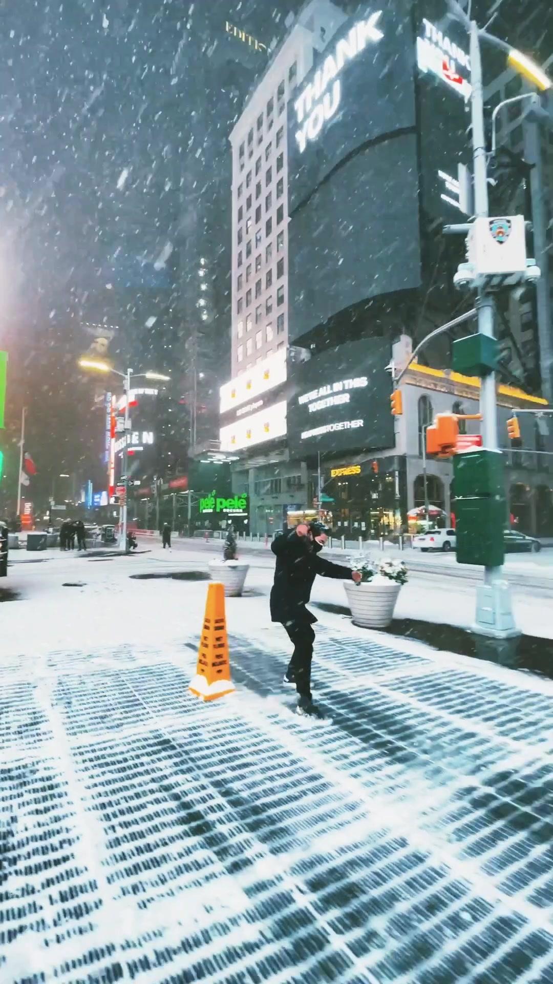NYC SNOW ❄️🤩 nyc snow timessquare boostofhope fyp ....