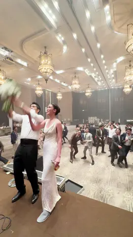 ⭐️ คนติดตามเยอะ อันดับ49 เมื่อเจ้าบ่าวโยนช่อดอกไม้ให้เพื่อนๆ เวลาของผมก็มาถ.... MARCHU ❤️ ผู้ติดตาม 0 คน ผลงาน 0 คลิป ได้หัวใจ ดวง เมื่อเจ้าบ่าวโยนช่อดอกไม้ให้เพื่อนๆ เวลาของผมก็มาถ....