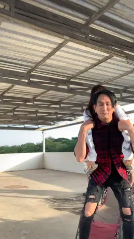 MIYA ตอนนี้เป็นกระเป๋าเป้ให้คุณพ่อเเล้ว555555 It’s Miy.... MIYA ตอนนี้เป็นกระเป๋าเป้ให้คุณพ่อเเล้ว555555 It’s Miy....