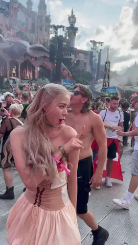 Newclear Hansa ก็โสด ก็แฮปปี้งะ Tomorrowland ปีแรกของชั้น!! นิวเค....