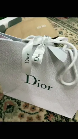 มีคนซื้อของขวัญมาให้ ขอบคุณมากๆนะคะ Dior ❤️‍🔥....